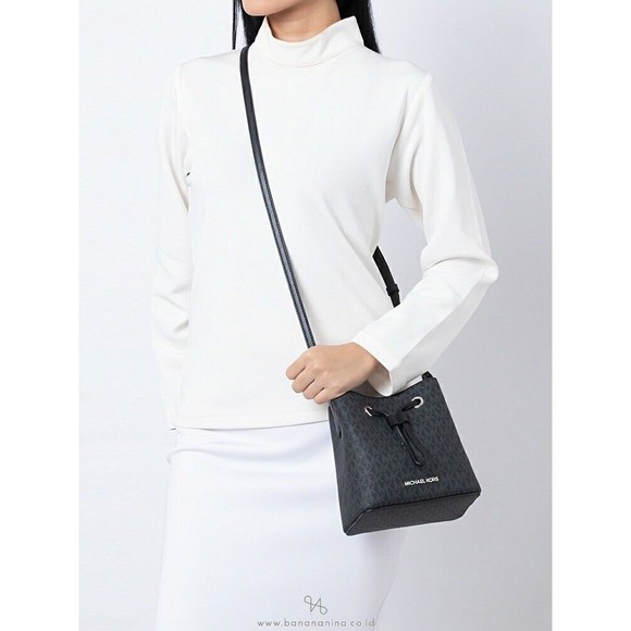 MICHAEL KORS SURI Small Logo Bucket Crossbody Black Signature Canvas NWT $398 - Picture 11 of 12